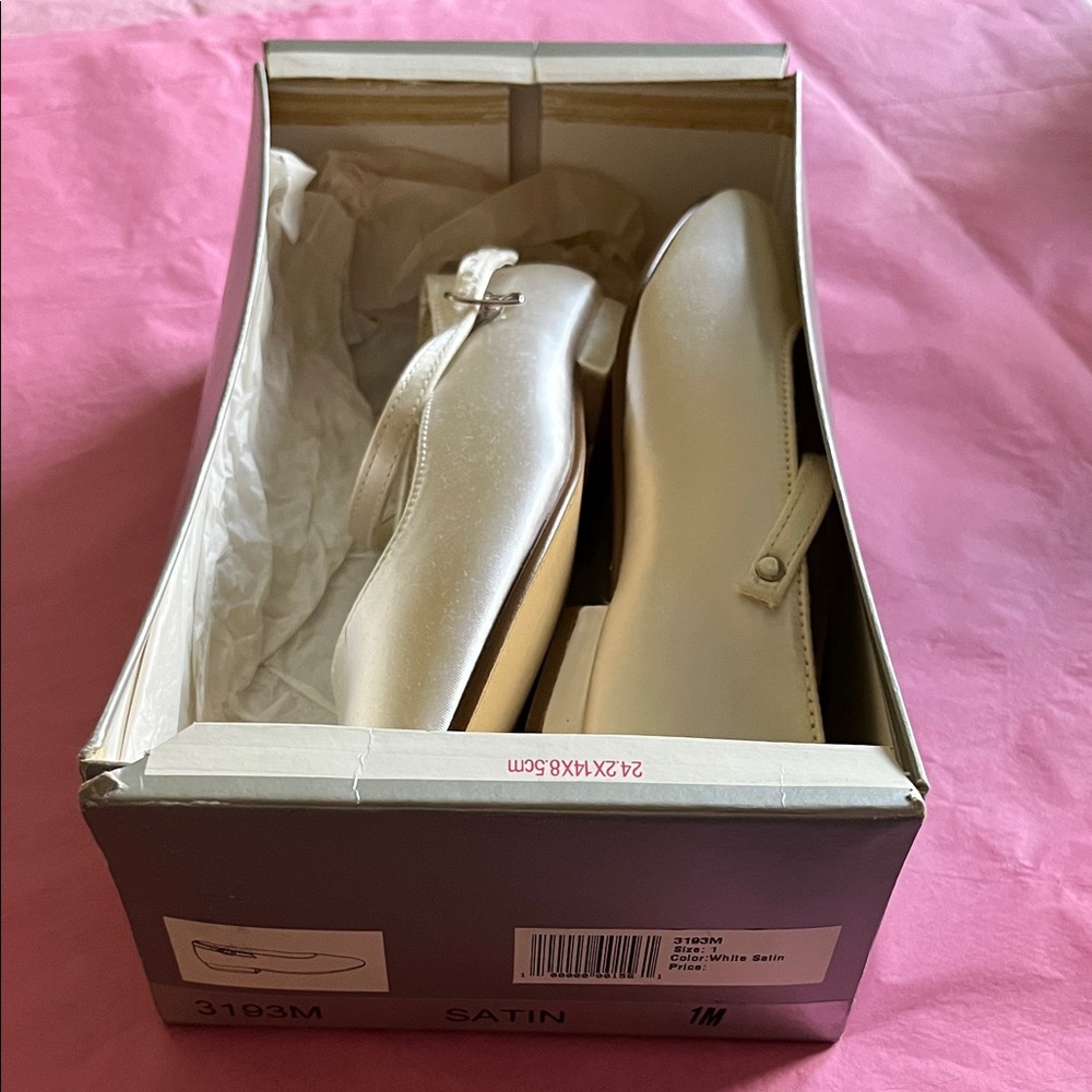 Miss COLORIFFICS Girls Satin Mary Jane Flats in Pearl white’s